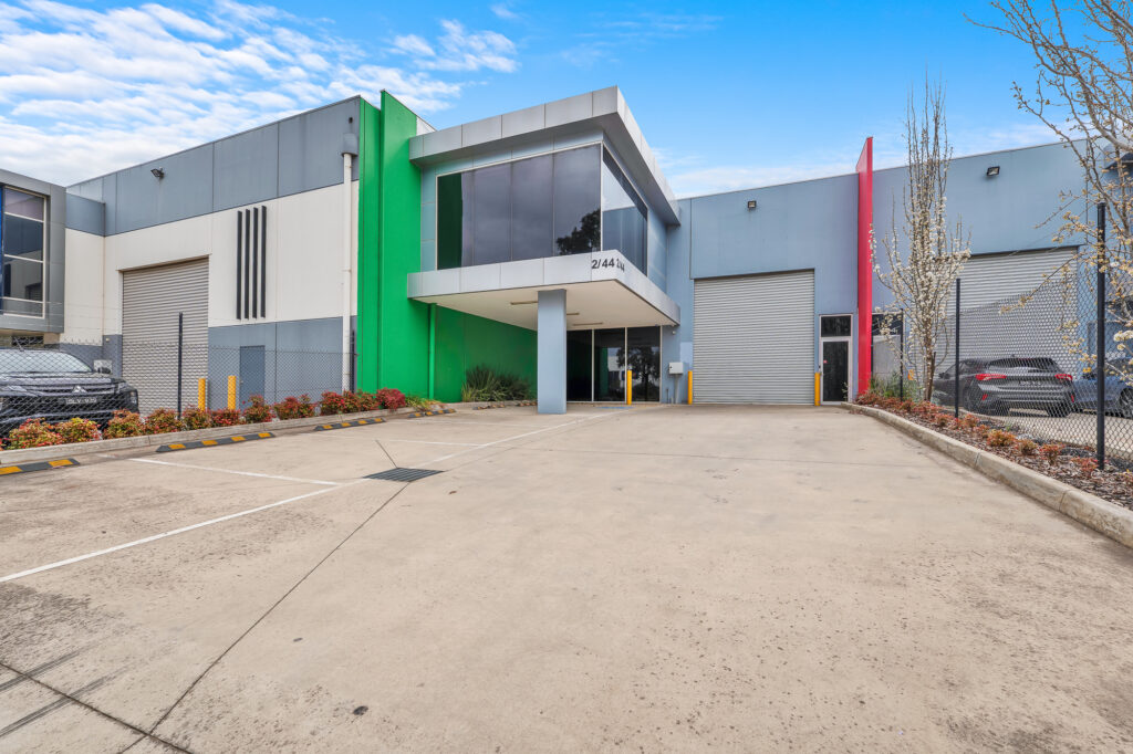 2/44 Orbis Drive, RAVENHALL VIC 3023