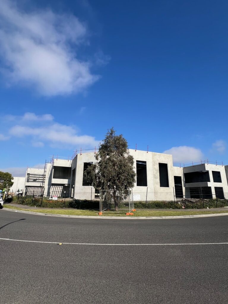 4/6 Newton Drive, SOMERTON  VIC  3062